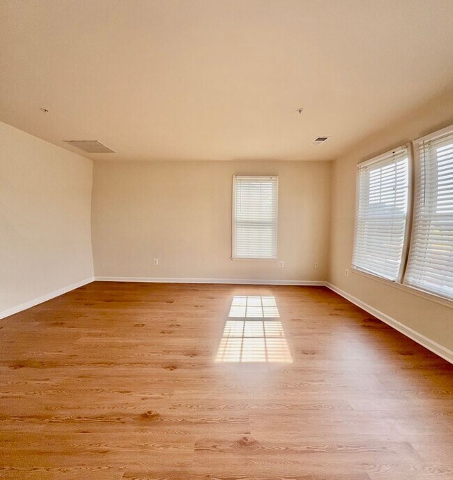 Building Photo - 6130 Stonehenge Pl