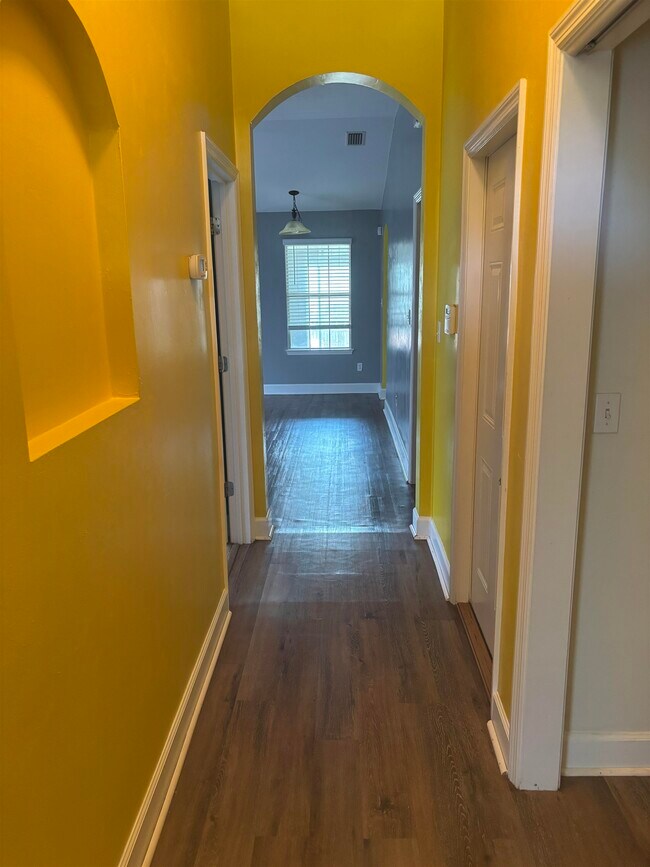 Building Photo - 5261 Montejo Dr