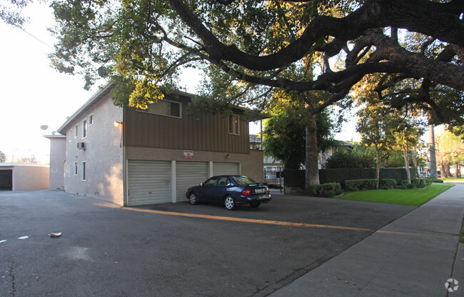 Building Photo - 1124 W Angeleno Ave