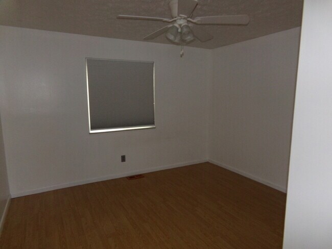 Building Photo - COMING SOON! 4 Bed 2.5 Bath Beavercreek Home!