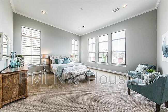 Building Photo - 5309 Blossom St