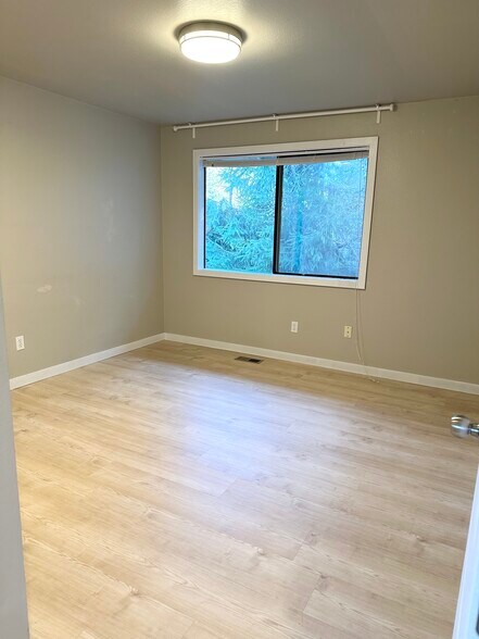 Building Photo - 12713 NE 83rd Ct