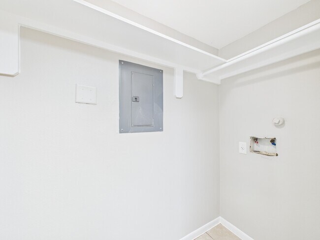 Building Photo - 12642 Ashford Meadow Dr