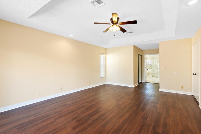 Building Photo - 6051 NW 60th Ave