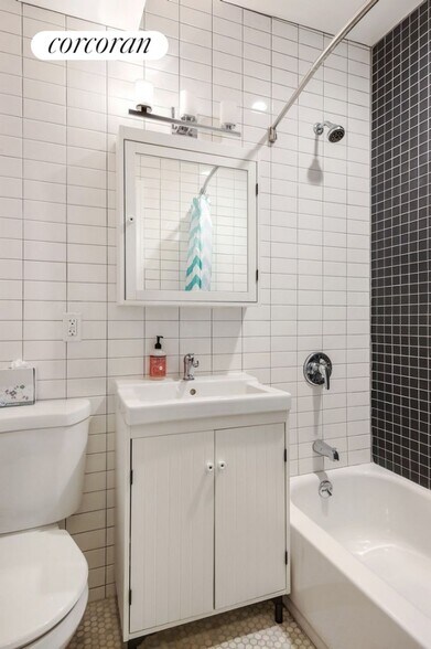 Building Photo - 73 S Oxford St