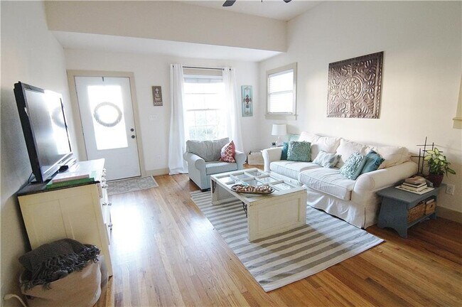 Building Photo - 3911 Willbert Rd