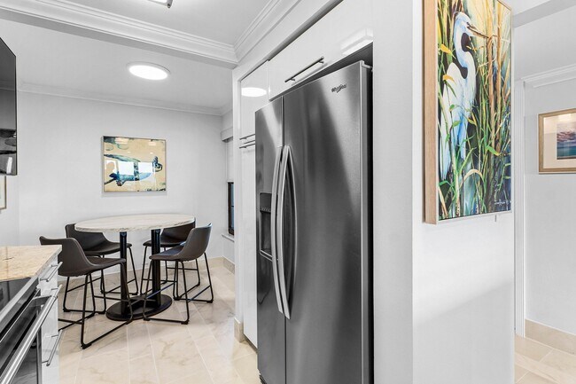 Building Photo - 14 Royal Palm Way