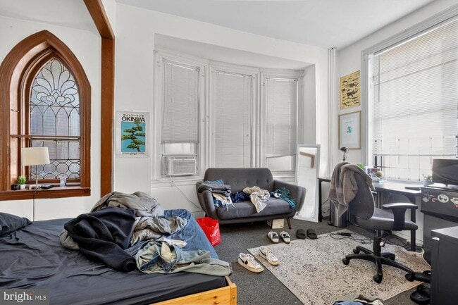 Building Photo - 4011 Pine St