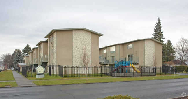 Primary Photo - Sommerset Apartments