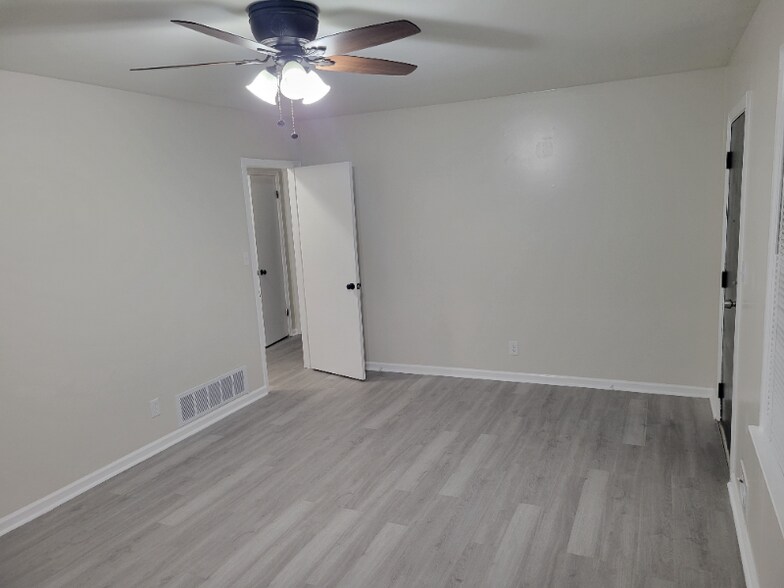 Building Photo - 172 Ruby Dr