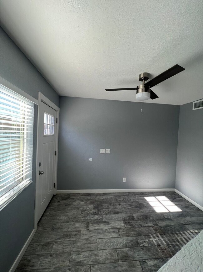 Building Photo - 12731 W Tasha Dr