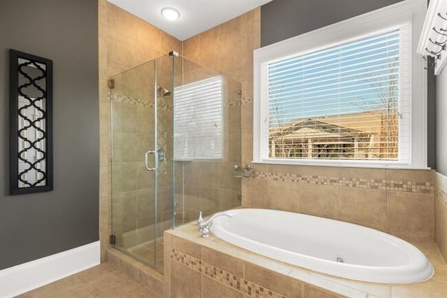 Building Photo - 395 Laurent St NW