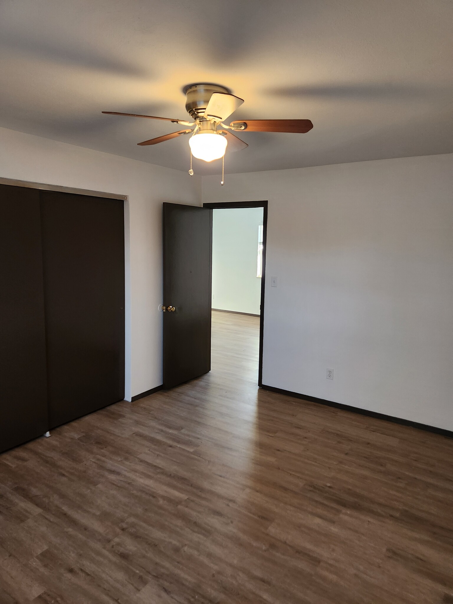 Large bedroom w/ceiling fan - 212 N 44th St