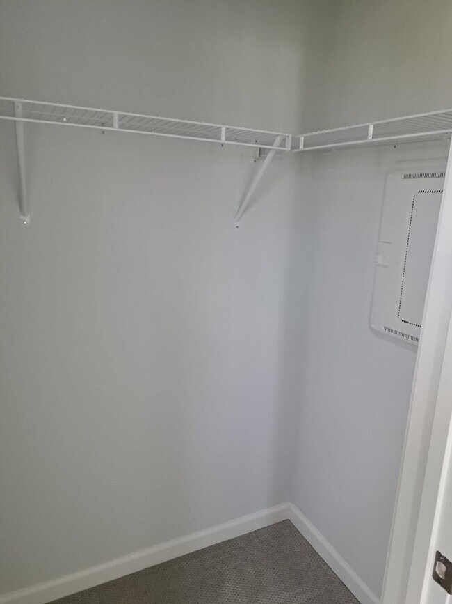 Building Photo - 318 Brandon Lks Dr