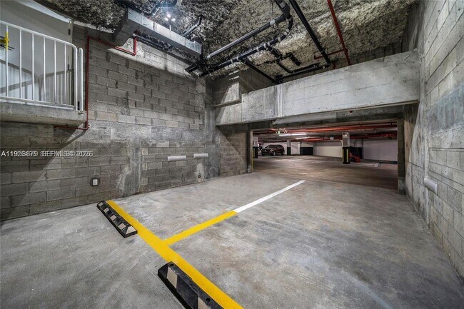 Building Photo - 100 South Pointe Dr