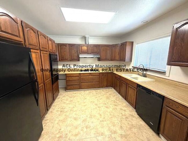Building Photo - **WE DO NOT ADVERTISE ON CRAIGSLIST OR FACEBOOK MARKETPLACE**