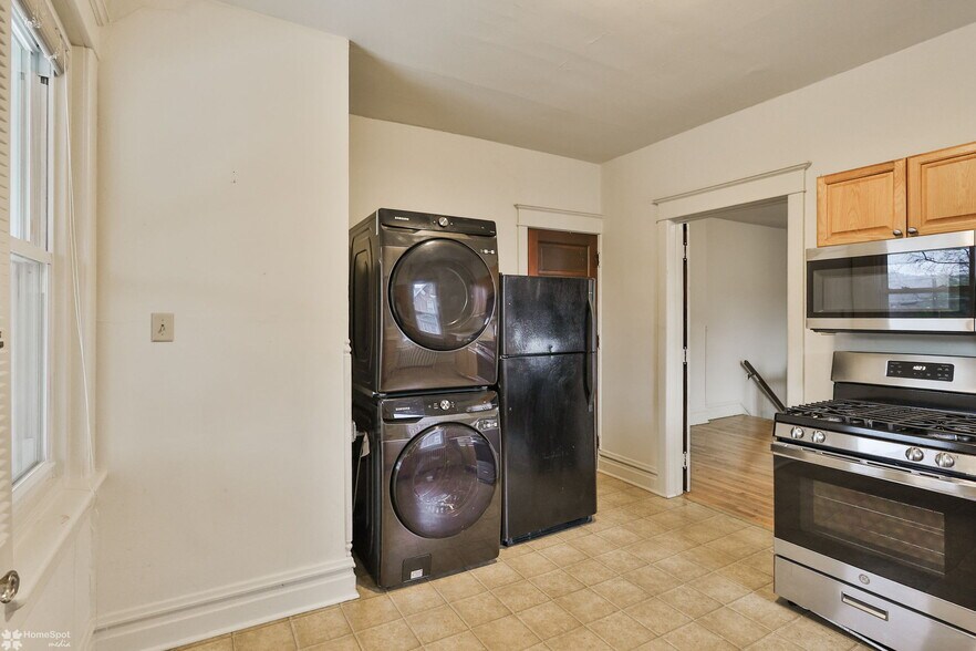 Building Photo - 1629 W Broad St