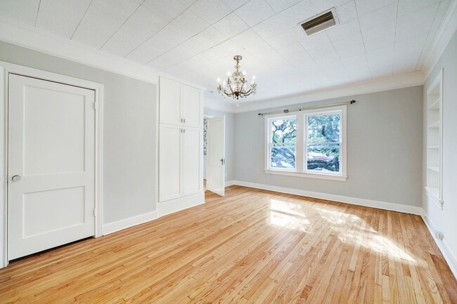 Building Photo - 1950 Lexington St