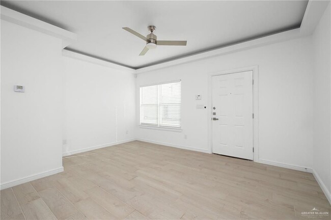 Building Photo - 901 E Yuma Ave