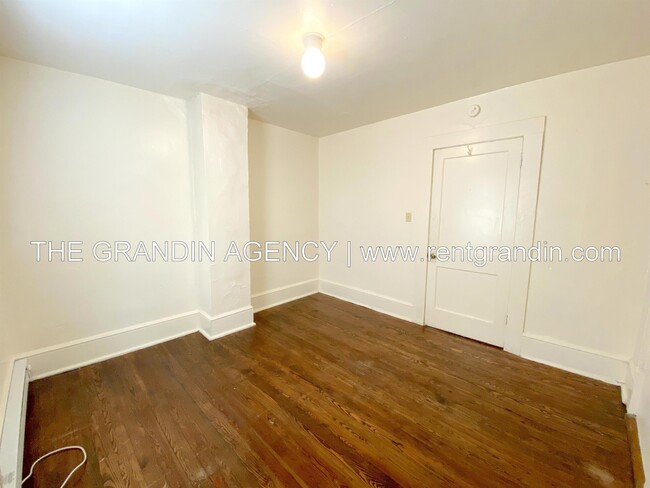 Building Photo - 909 13th St SE