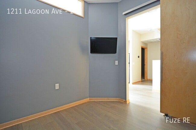 Building Photo - 1211 Lagoon Ave