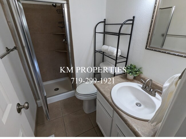 Building Photo - 12 Chicory Ct