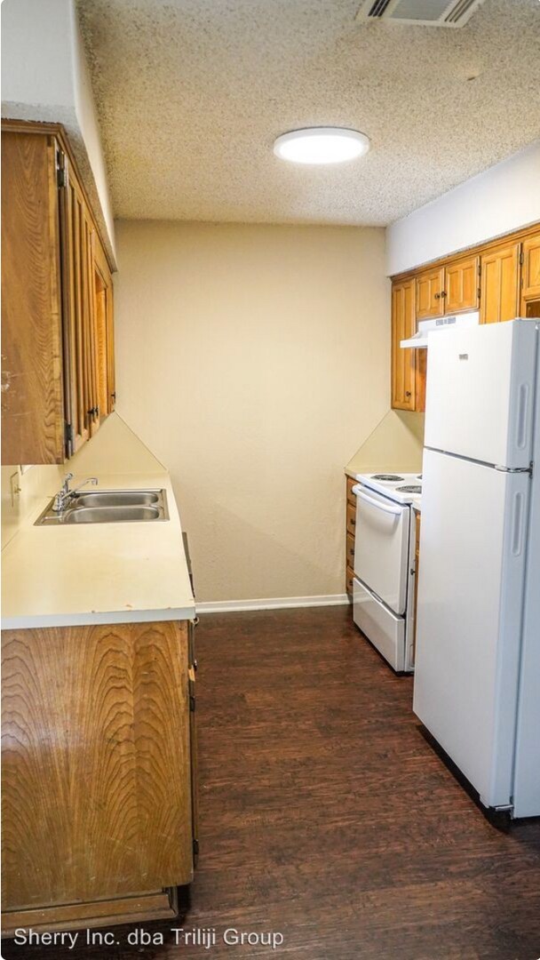 Building Photo - E 105-107 Eldorado