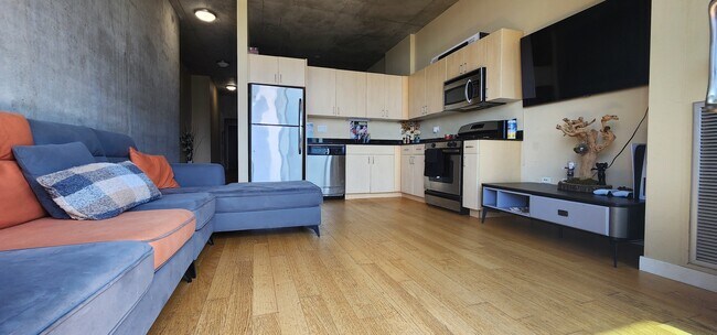 Building Photo - 235 W Van Buren St