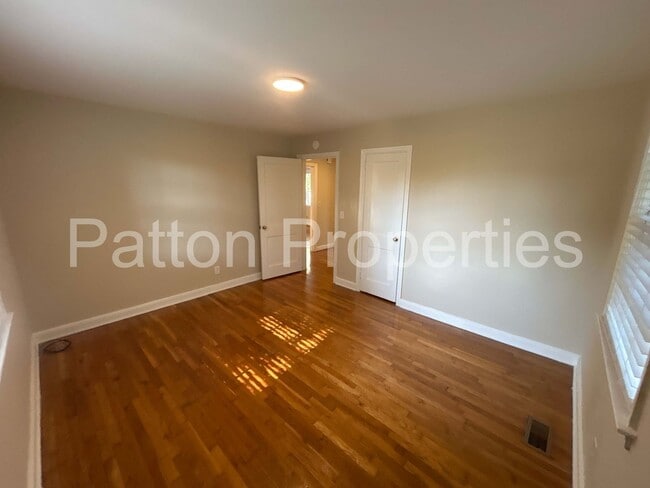 Building Photo - West Columbia Home