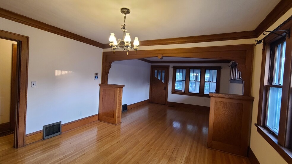 Building Photo - 1479 Albany Ave