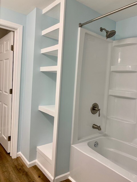 Building Photo - 824 Center St