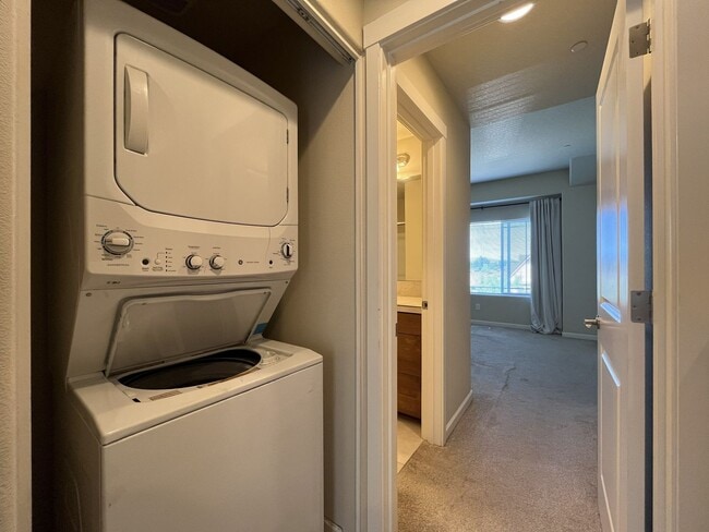 Building Photo - Spacious Bull Mountain Townhome Featuring Two Ensuite Bedrooms, Attached Garage & Modern Finishes &