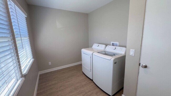 Building Photo - DL Georgia