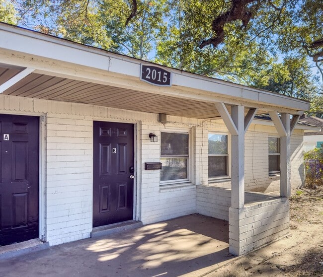 Building Photo - Cherokee Duplex