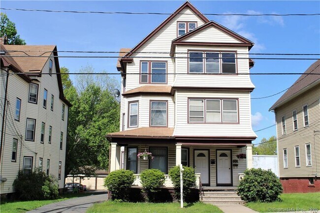 Primary Photo - 494 Stanley St