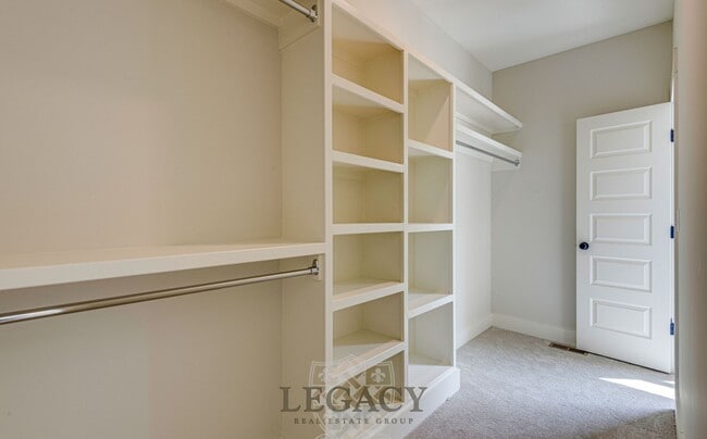 Building Photo - 600 45th Ave N