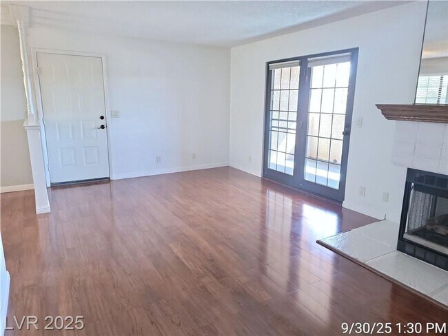Building Photo - Inviting 2-Bedroom Condo with Pool, Spa & ...