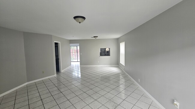Building Photo - 1702 Shady Ridge Ct
