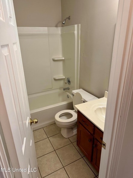 Building Photo - 6050 Somerset Dr