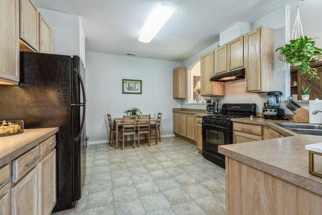 Building Photo - 250 Rosehall Dr