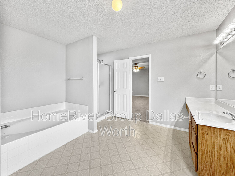 Building Photo - 4881 Trail Hollow Dr
