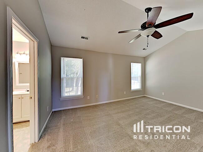 Building Photo - 701 Barbee Farm Dr