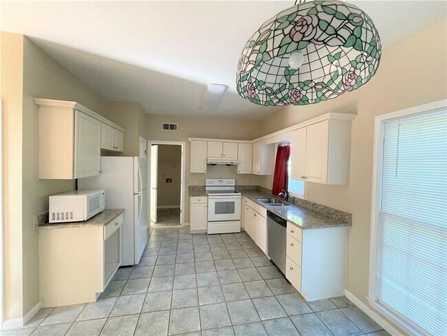 Building Photo - 10730 Pinewalk Forest Cir