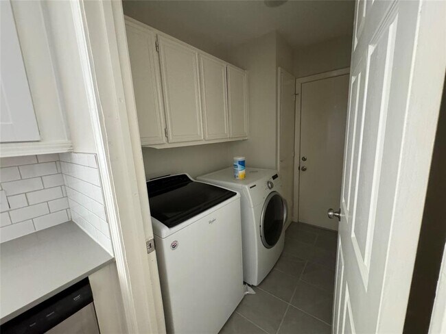 Building Photo - 9501 Quail Ct