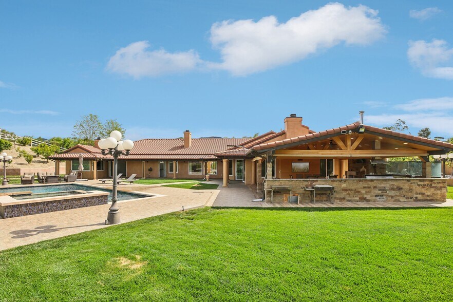 Building Photo - 27048 Triumph Ave