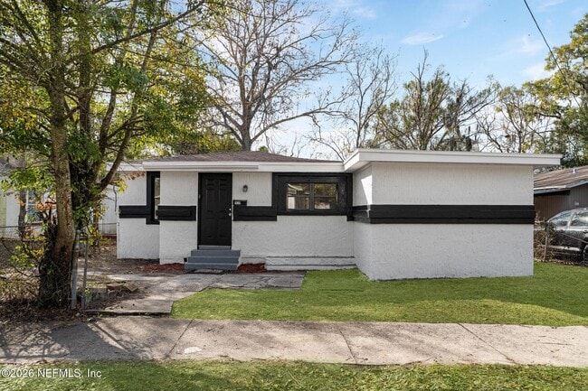 Building Photo - 1830 W 27th St