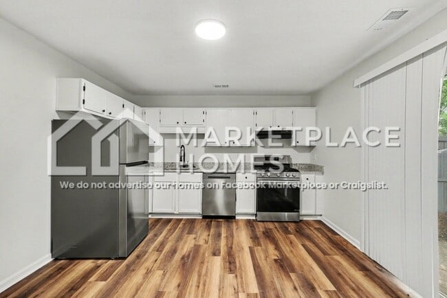 Building Photo - 5128 Lakeview Ct