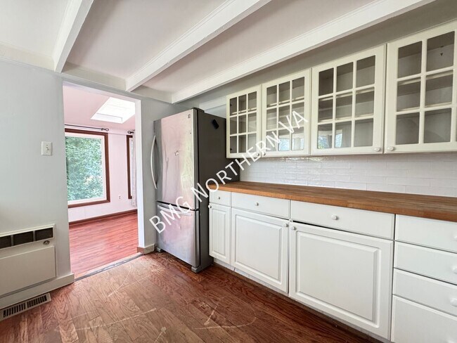 Building Photo - 8221 Barron St