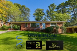 Building Photo - Move in before November 30th and choose yo...