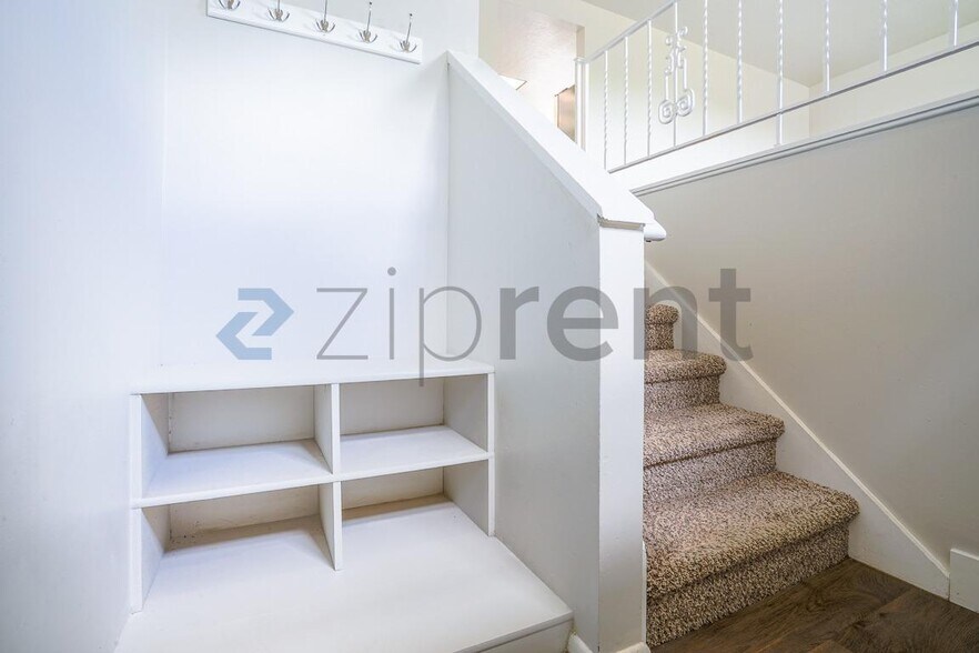 Building Photo - Unit Unit A